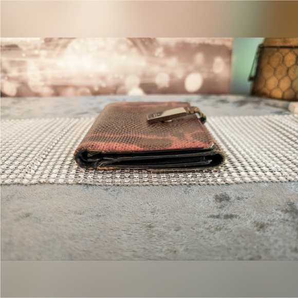 Gucci Python Bi-Fold Snakeskin Wallet - Picture 8 of 13